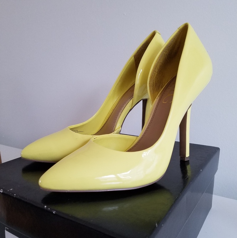 BCBG pumps
